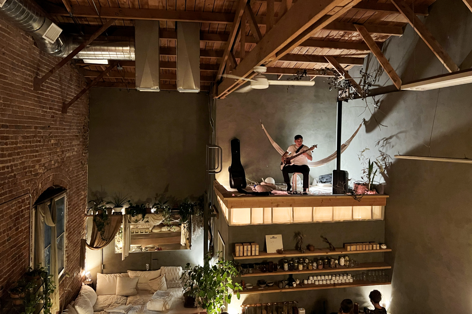 繋がりを求めて生まれた、新しいナイトライフの形：Tea at Shiloh EIS Insight